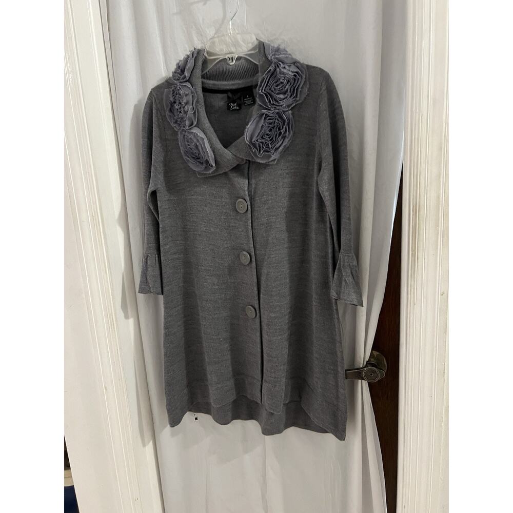 Nick & Mo Gray Button Up Sweater Flowered Collar Big Buttons Sz S Avant Garde